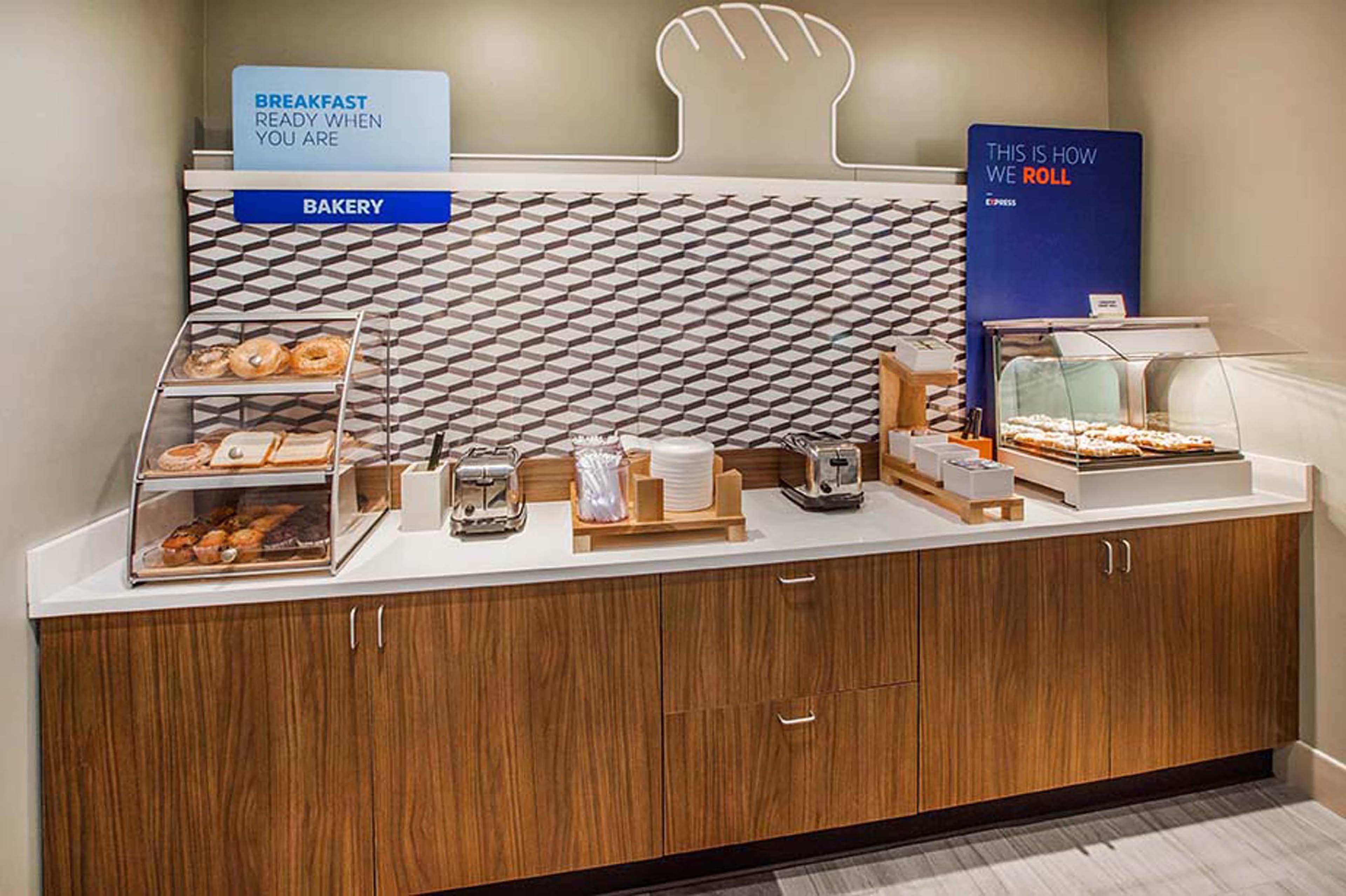 Holiday Inn Express Hotel & Suites Rogers By Ihg Εξωτερικό φωτογραφία