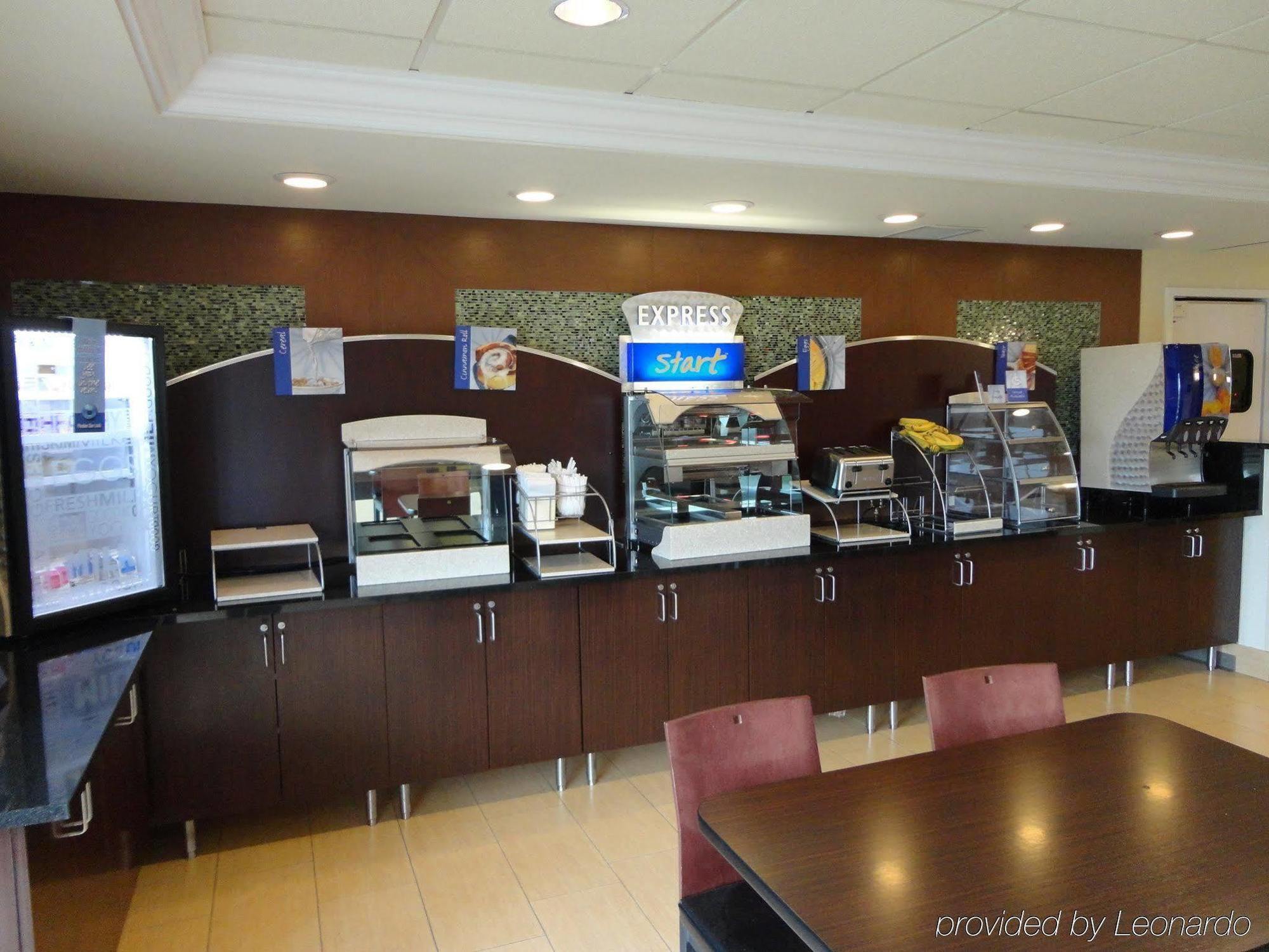 Holiday Inn Express Hotel & Suites Rogers By Ihg Εξωτερικό φωτογραφία
